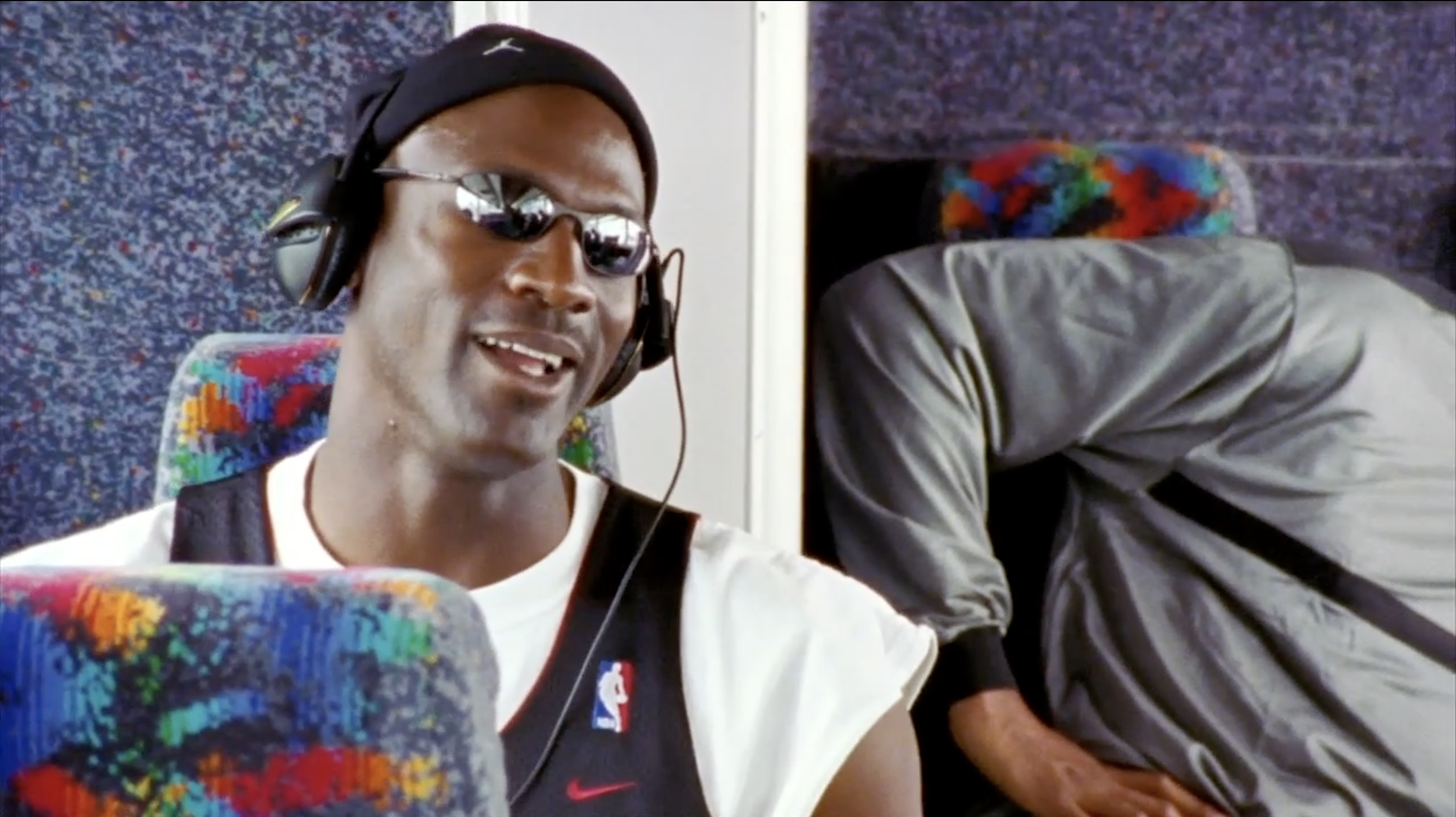 Kan opkald tegnebog Michael Jordan Jamming to Music Is the Best Meme Right Now