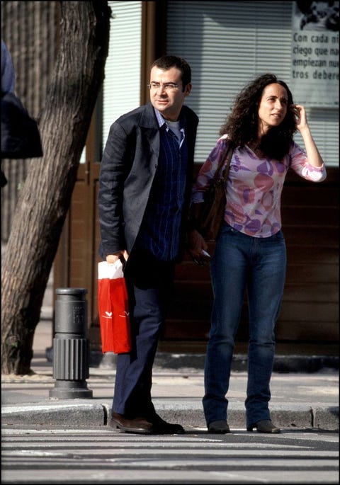 jorge javier vazquez maria patiño jorge javier vazquez y maria patiño paseando de jovenes cogidos de la mano