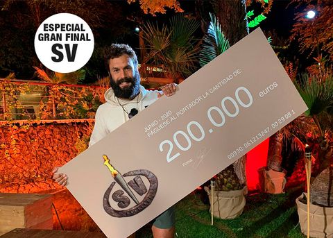 jorge pérez, ganador de 'supervivientes 2020', posa con su cheque de 200000 euros
