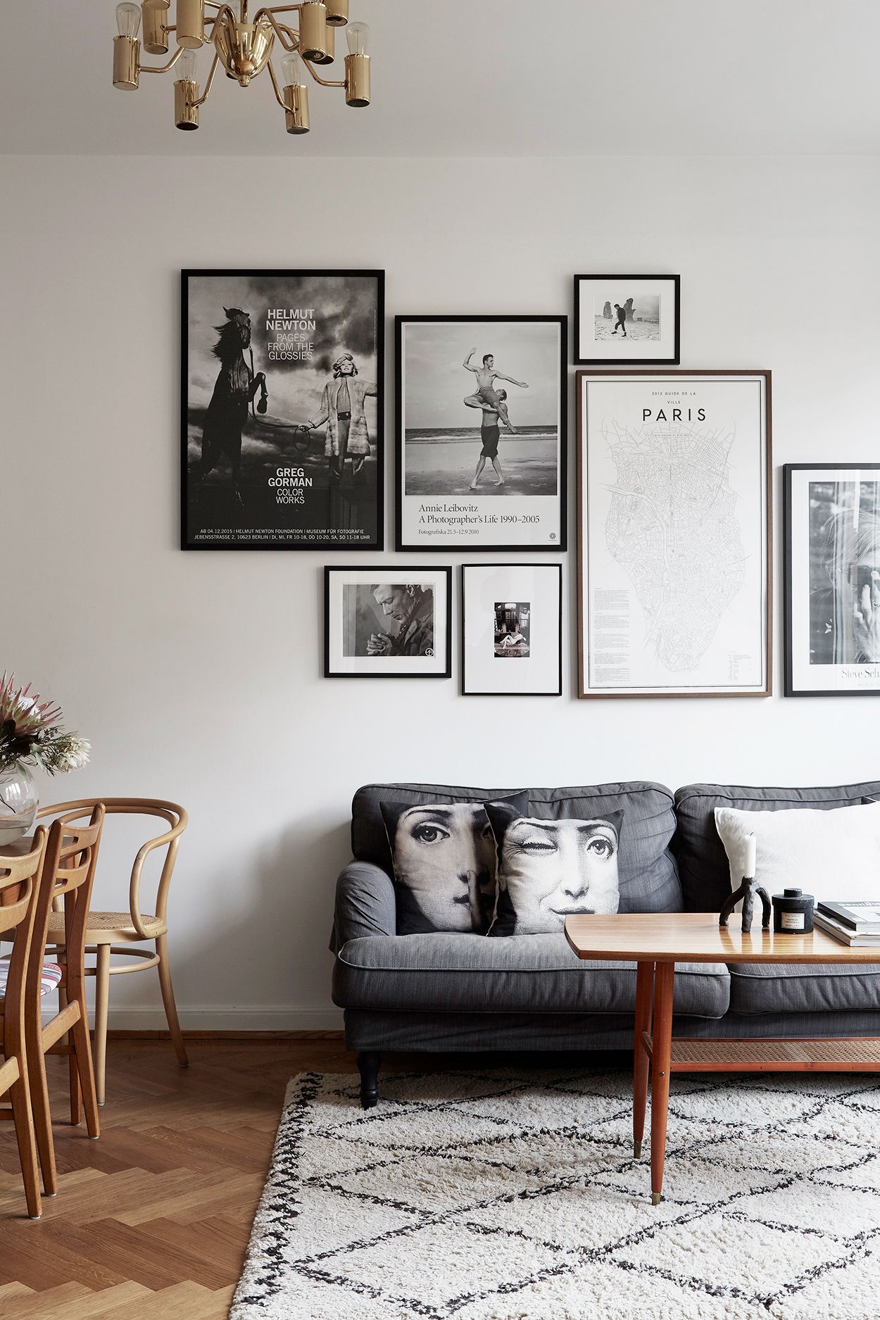 23 Stylish Minimalist Living Room Ideas - Modern Living Room Decorating  Tips and Inspiration