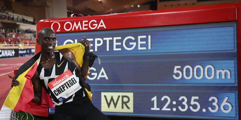 5 000 Meter World Record Joshua Cheptegei Sets 5 000 Meter World Record