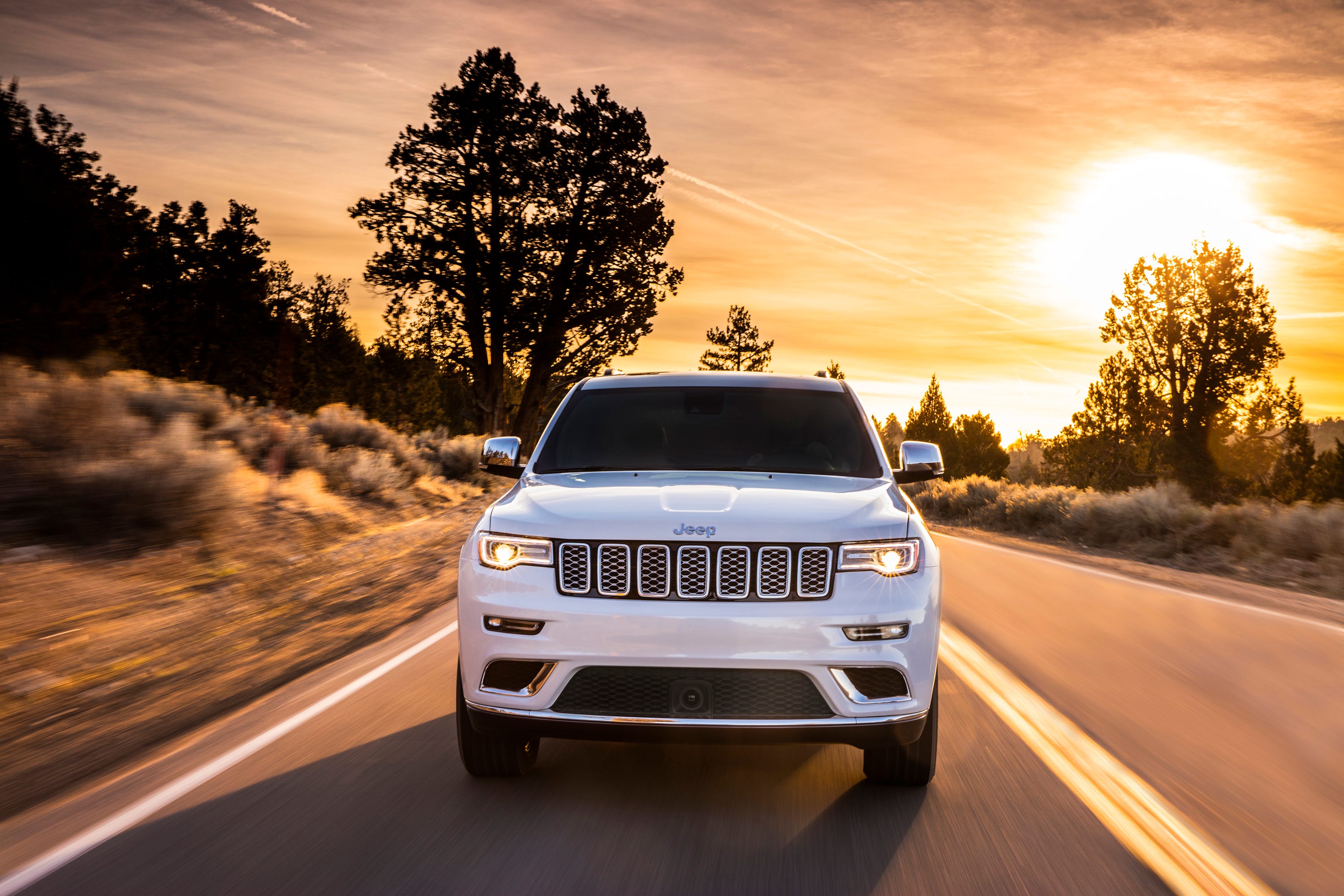 Jeep, Dodge Recall Over 200K Grand Cherokees, Durangos for Rollaway Risk