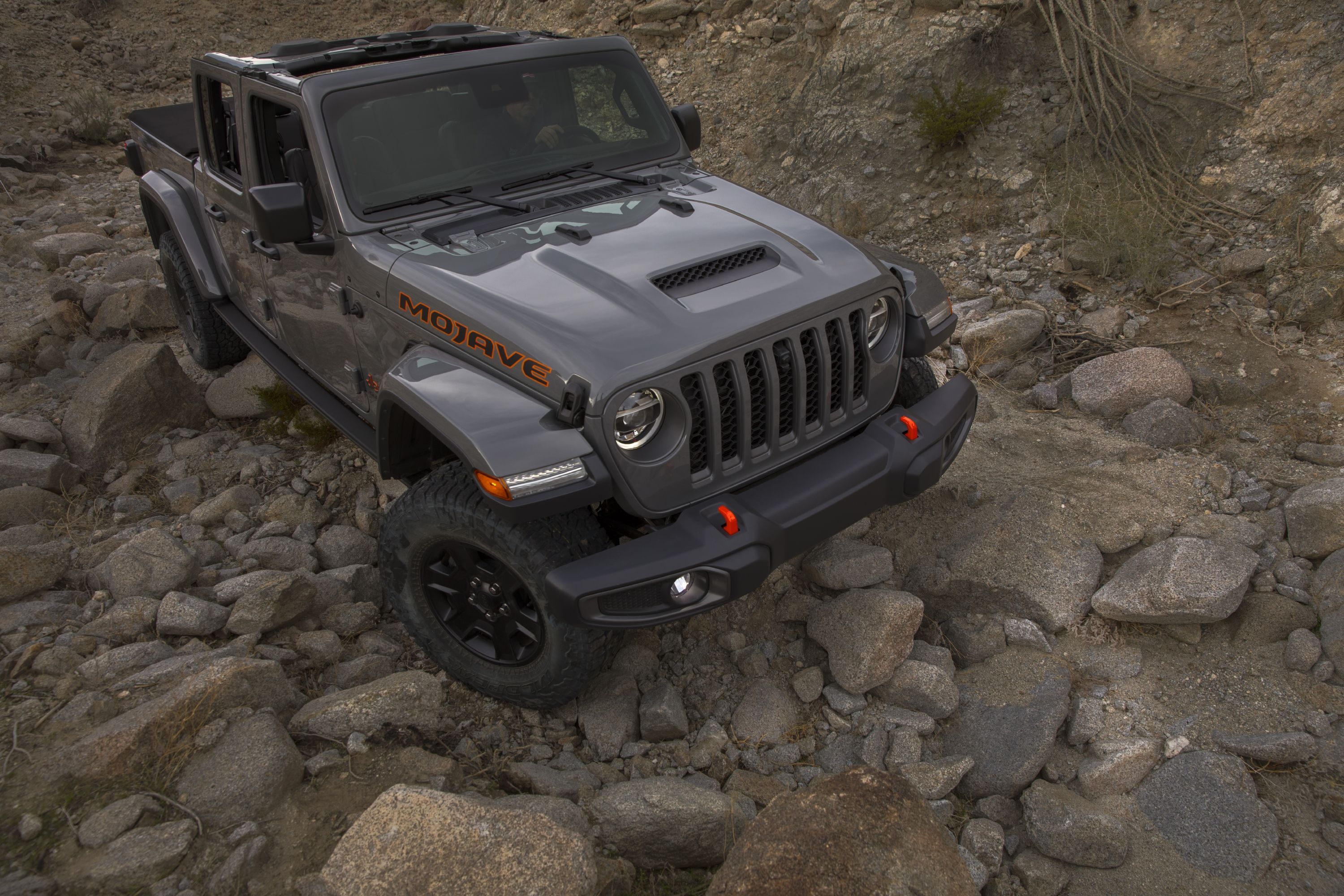 Jeep Shows off Mojave and High Altitude Gladiators at Chicago