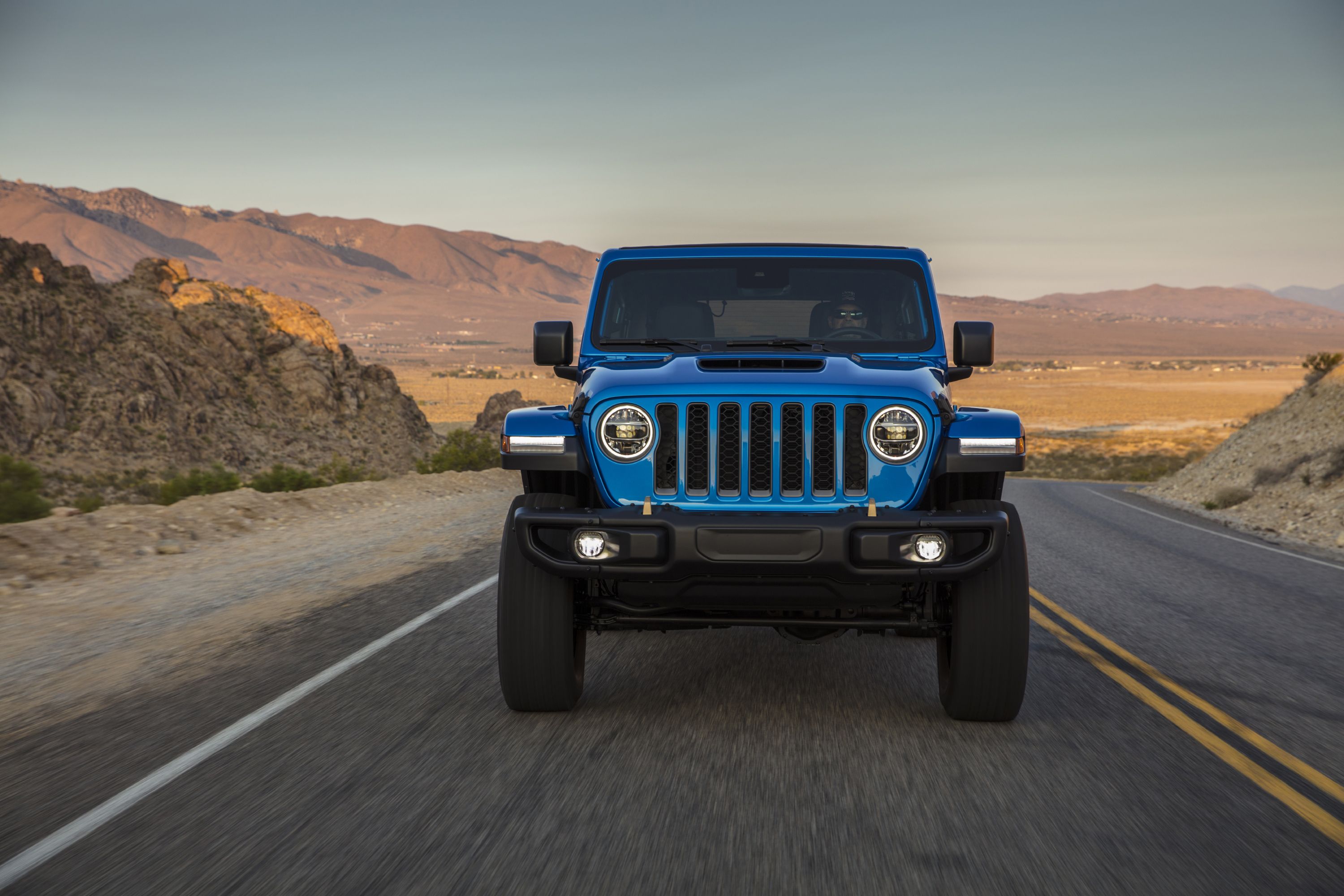 Jeep Adds Gorilla Glass Windshield Option to Gladiator & Wrangler