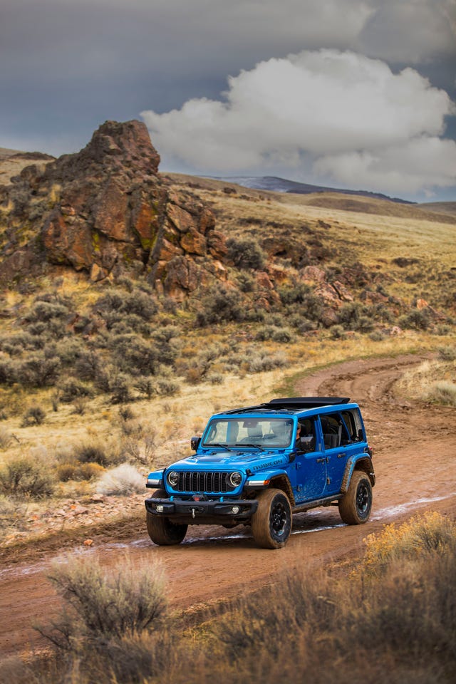 2024 Jeep Wrangler Gets Winch Option and New Full-Float Rear Axle