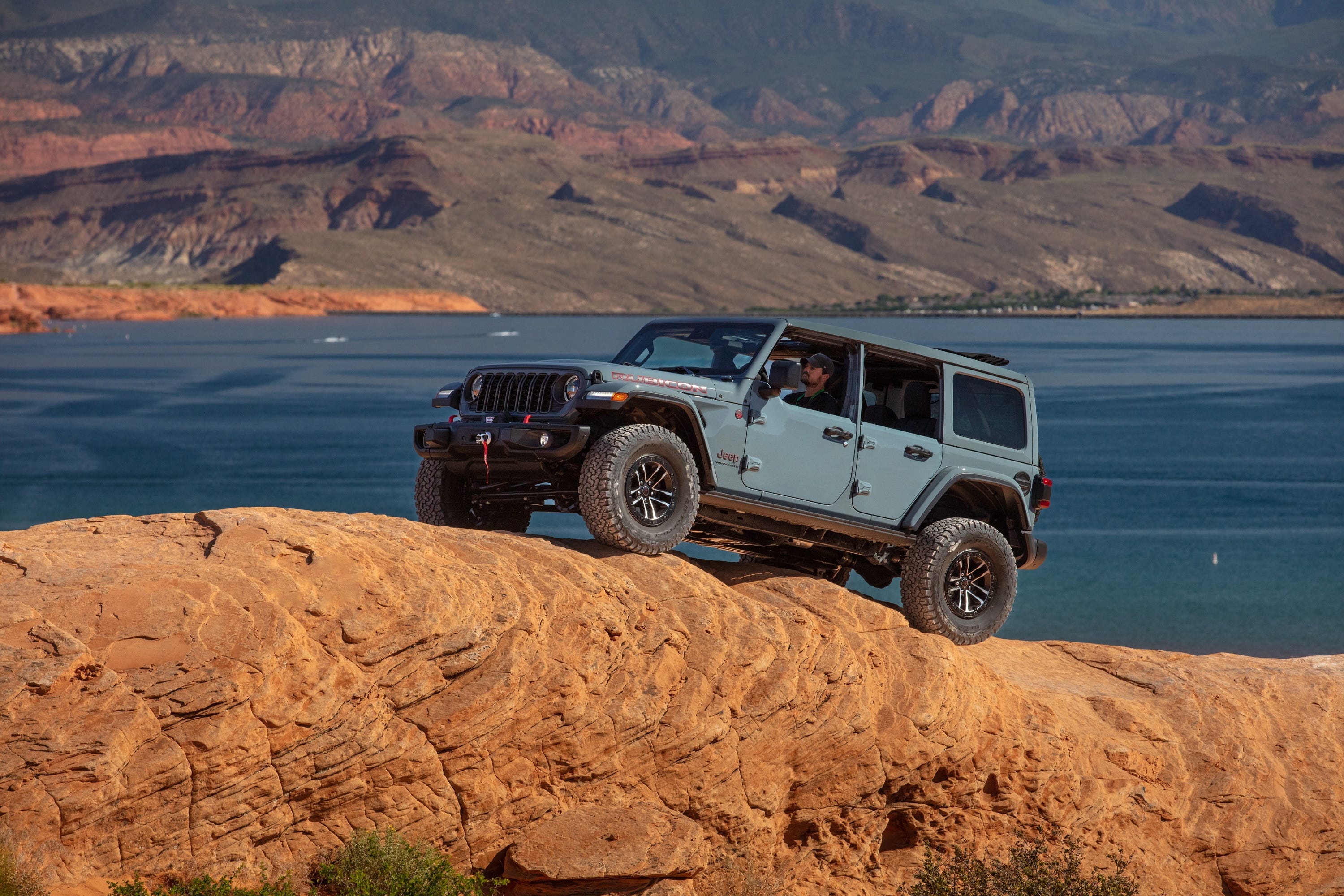 Jeep Wrangler Loses Ground, Still Beats Ford Bronco in 2024 Sales