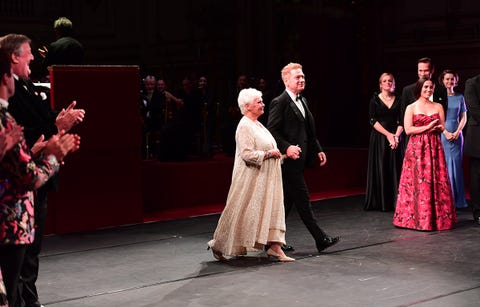 judi-dench-cumple-carlos-de-inglaterra-1540544131.jpg