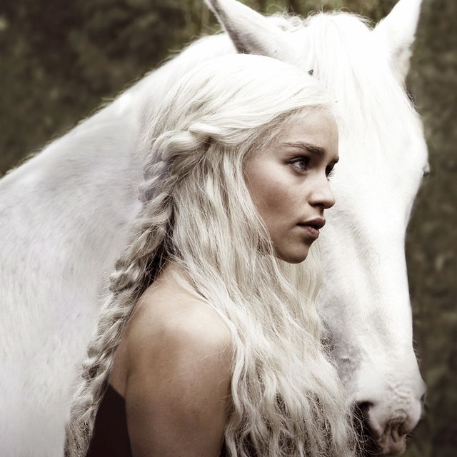 emilia clarke, daenerys, en una imagen de juego de tronos