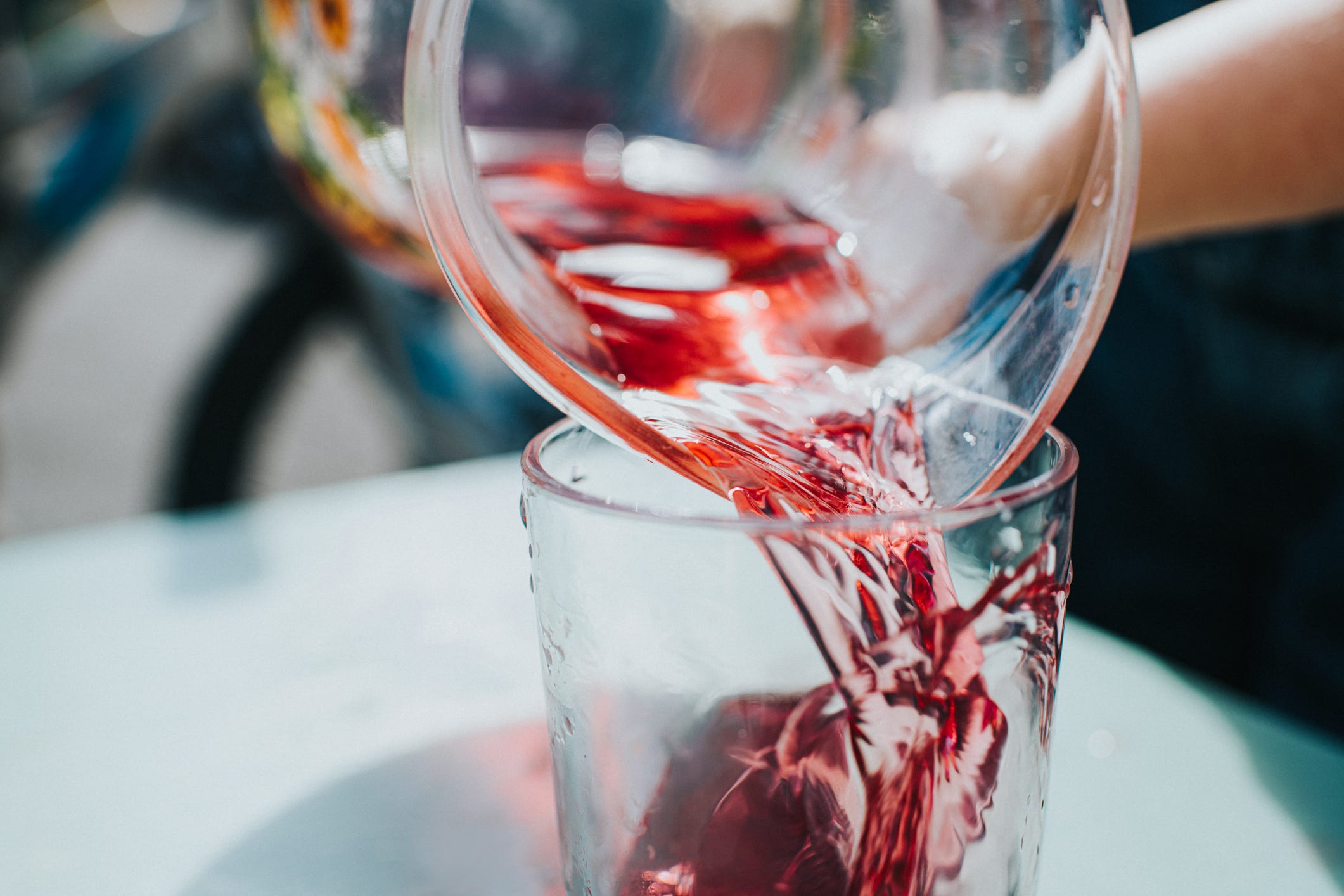 Why Everyone Keeps Adding Sugar-Free Sweeteners to Their Water