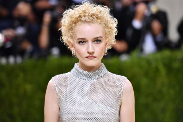 Julia Garner interpretará a Madonna en una película biográfica