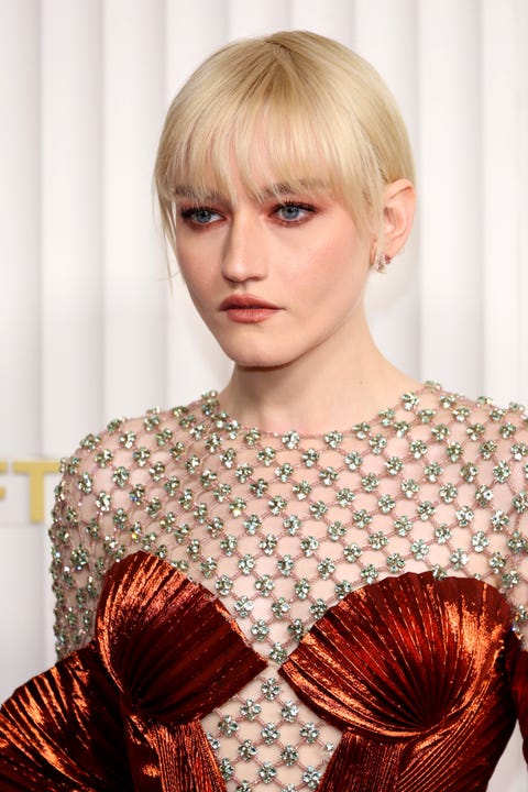 Julia Garner debuts newly cut fringe at the 2023 SAG Awards