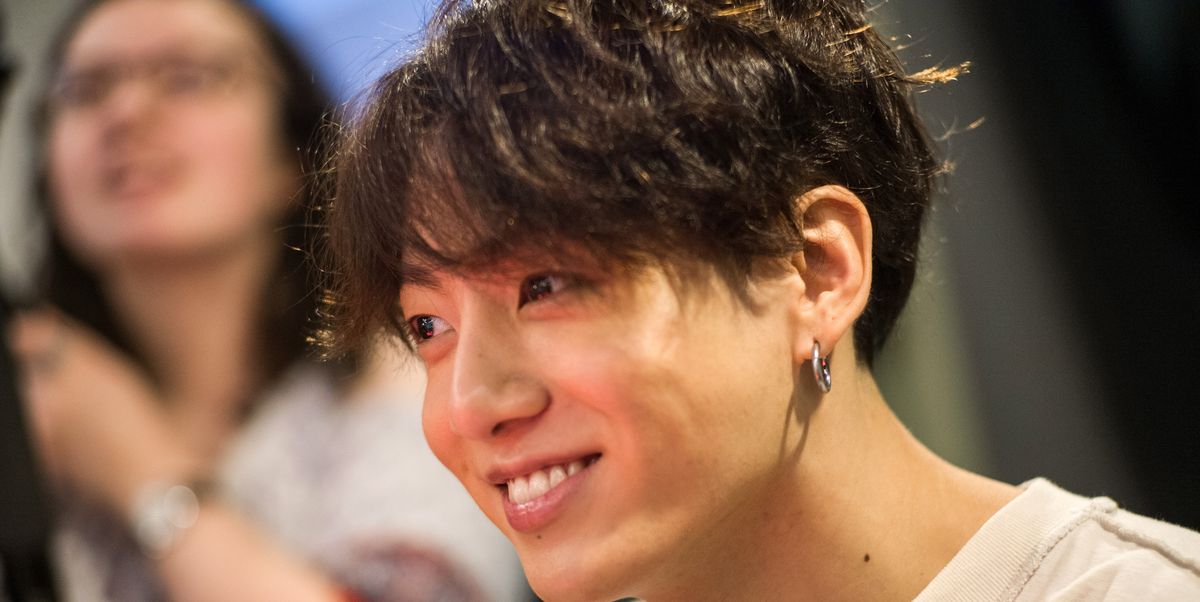 Fans Are Going Crazy Over Jungkook From Bts S Hoop Earrings Jungkook Bts