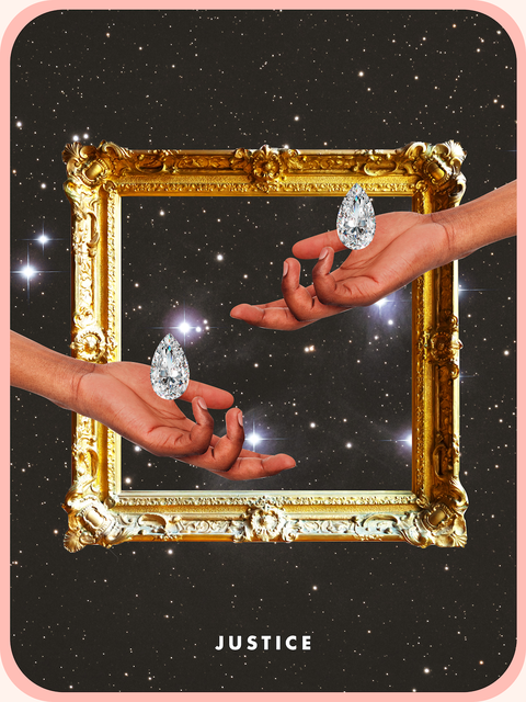 tarot kartı adaleti, altın bir resim çerçevesi ve karanlık, yıldızlı bir gökyüzü üzerinde gözyaşı damlası şeklindeki elmasları yakalamak için uzanan iki eli gösteriyor.