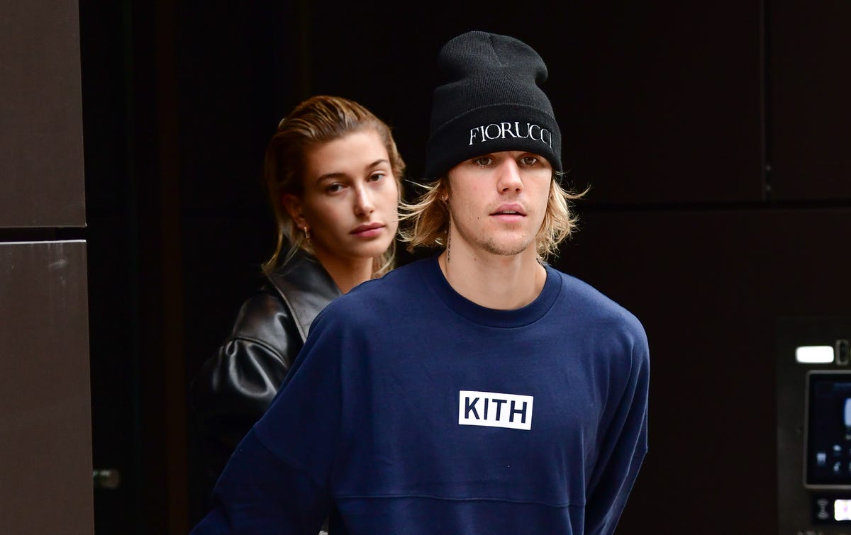 Justin Bieber And Hailey Baldwin Show Off Christmas Tree In