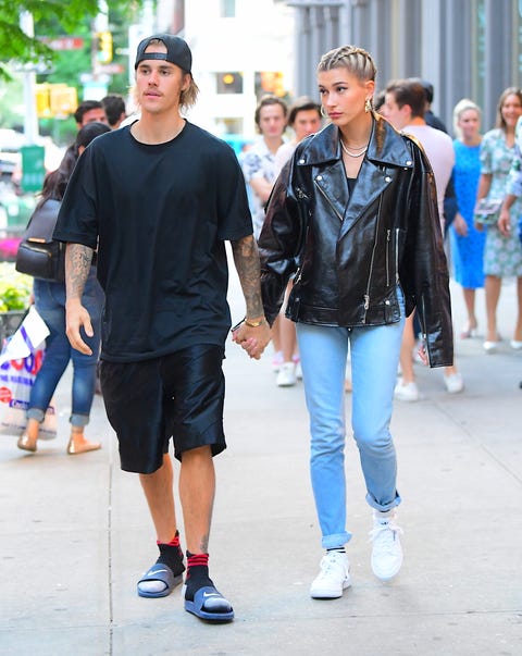 Justin Bieber Quits Instagram Fans Throw Justindeactivatedparty People Com