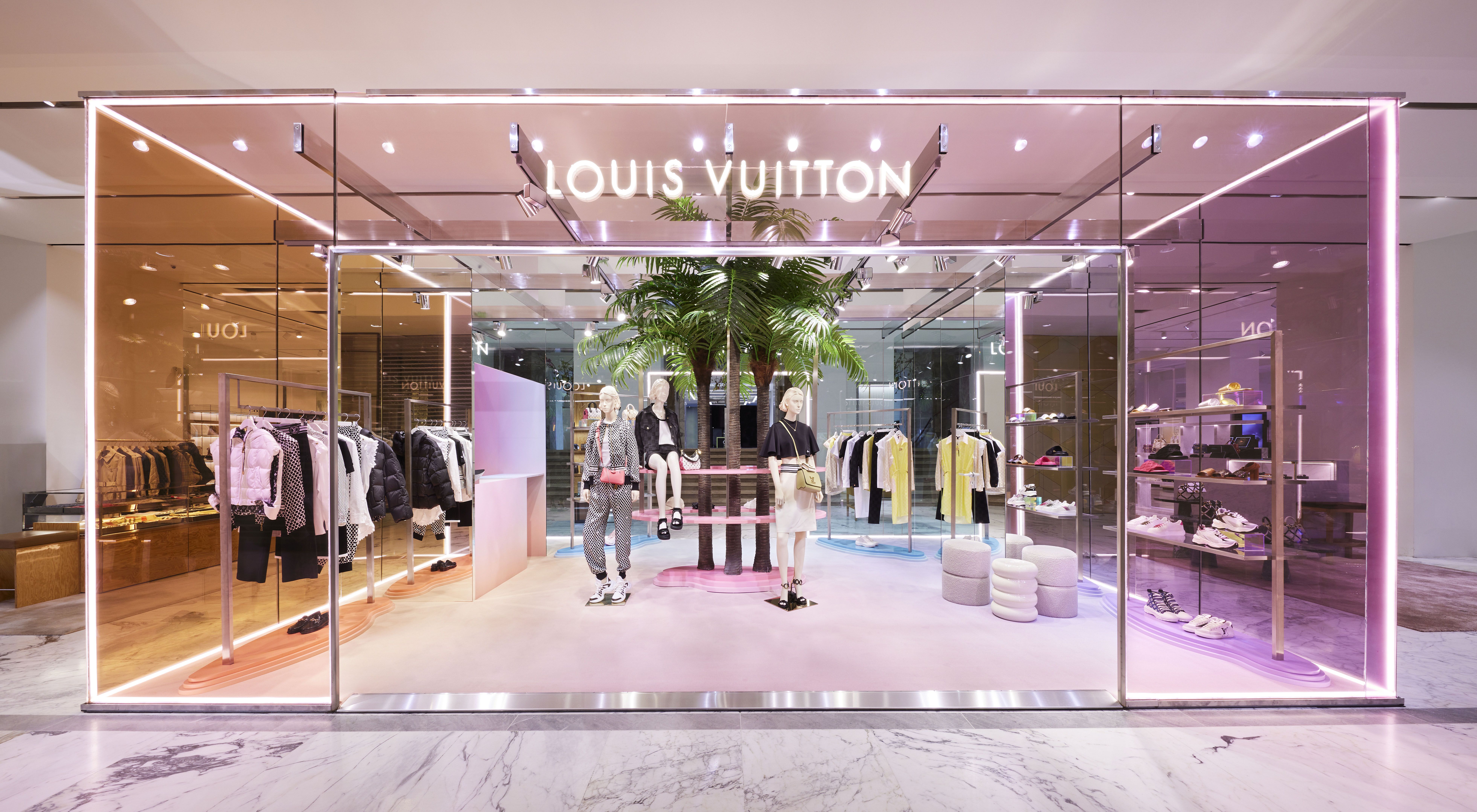 Louis Vuitton opent zomerse popup in de Bijenkorf in Amsterdam