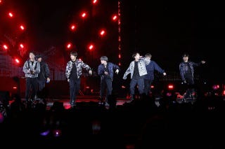 ファッション業界に吹き荒れたk Popブーム ハーパーズ バザー Harper S Bazaar 公式 ファッション業界に吹き荒れたk Popブーム ハーパーズ バザー Harper S Bazaar 公式