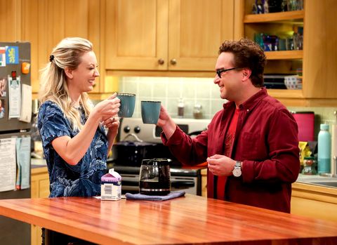 kaley cuoco and johnny galecki the big bang theory, with tea cups
