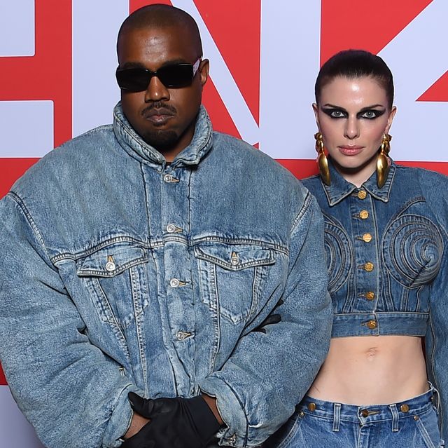 Kanye West y Julia Fox, estilismos coordinados en París