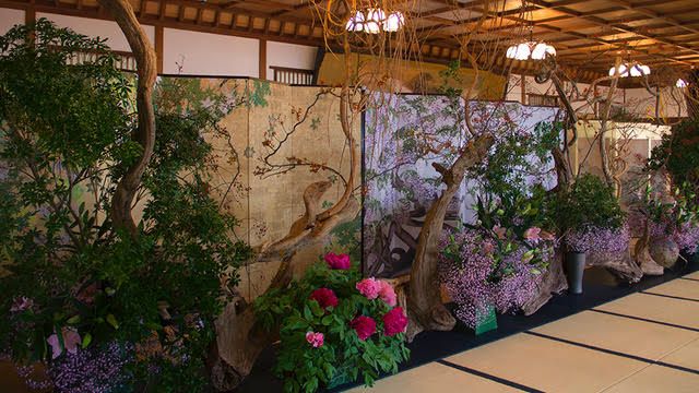 年末年始に見たい いけばな展５選 華道家 假屋崎省吾氏個展と迎春のいけばな