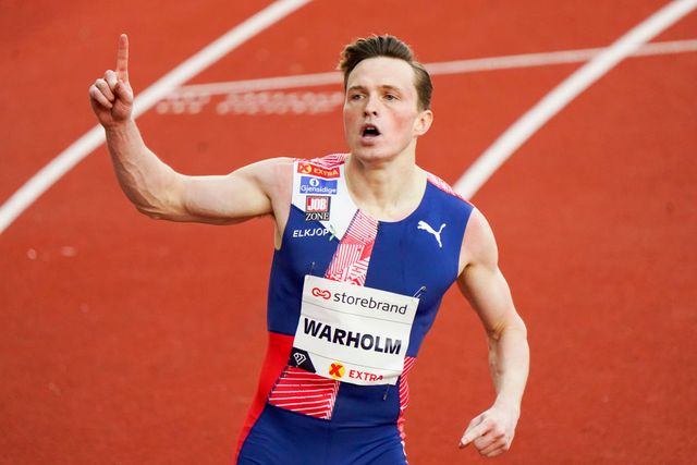 karsten warholm celebra su récord mundial de 300 metros vallas en los juegos imposibles