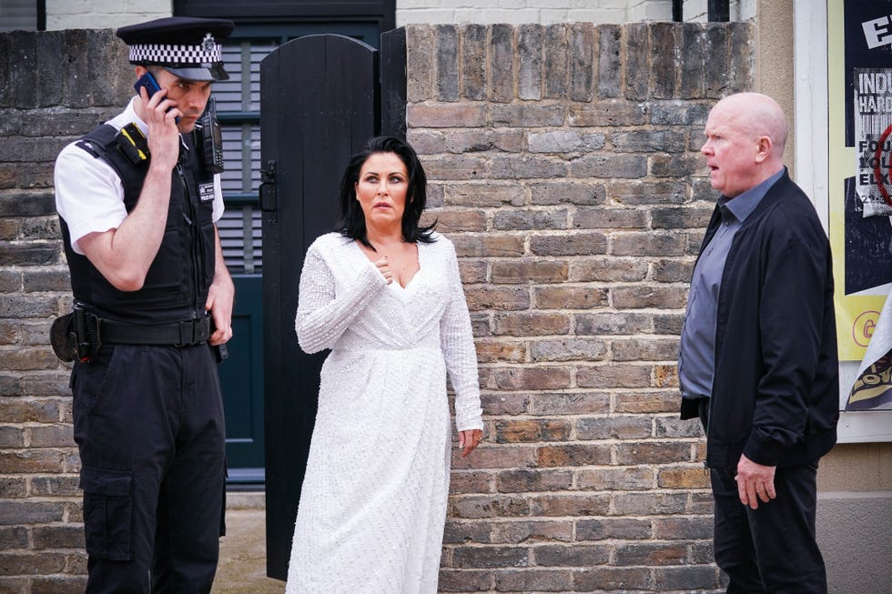 kat-moon-phil-mitchell-eastenders-1661334131.jpg?crop=1xw:1xh;center,top&resize=980:*&keepGifs=1