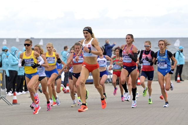 varias corredoras durante el mundial de media maratón de gdynia 2020