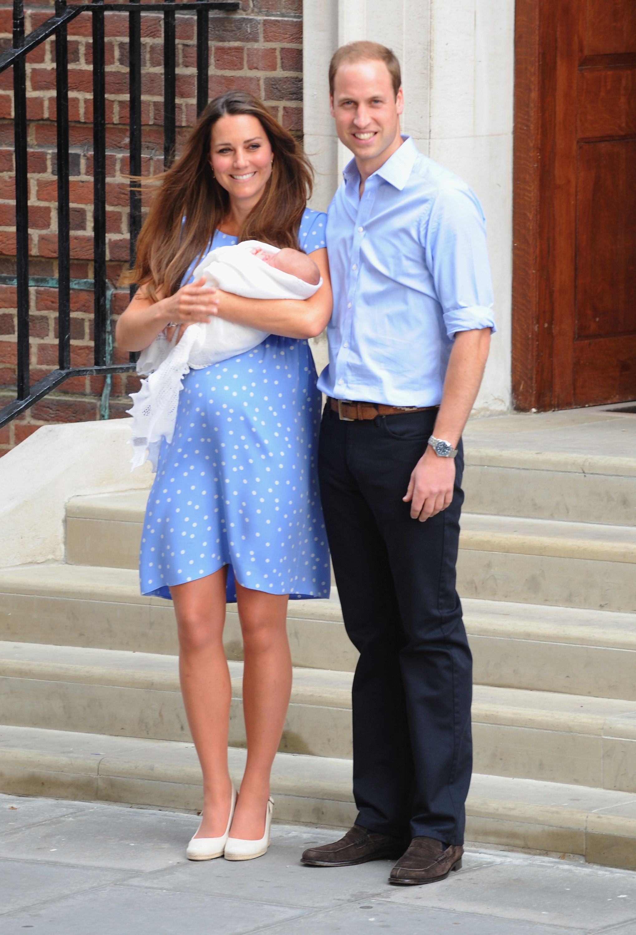 kate middleton blue polka dot maternity dress