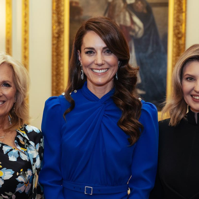 Labito blu stretto di Kate Middleton troppo magra allincoronazione