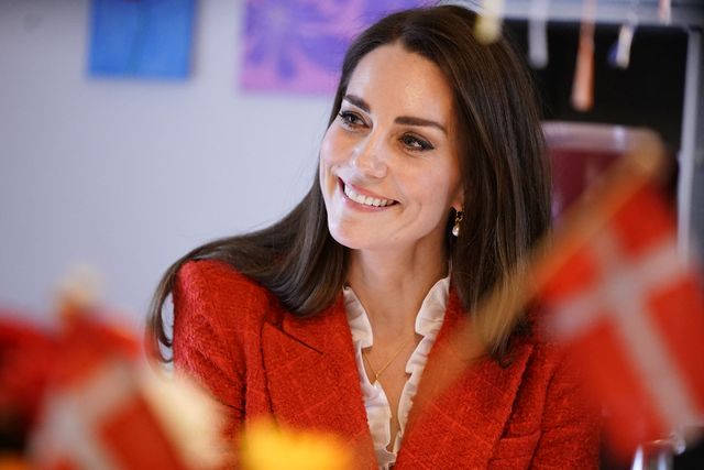Kate Middleton del armario su blazer roja de Zara