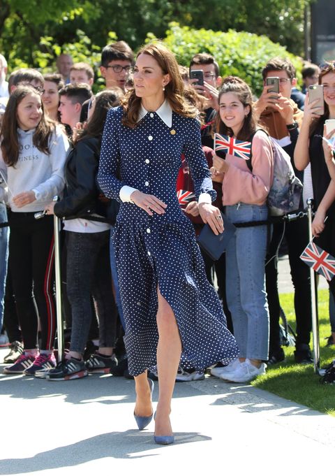 Kate Middleton, Cambridge Düşesi d'ye varırken görüldü