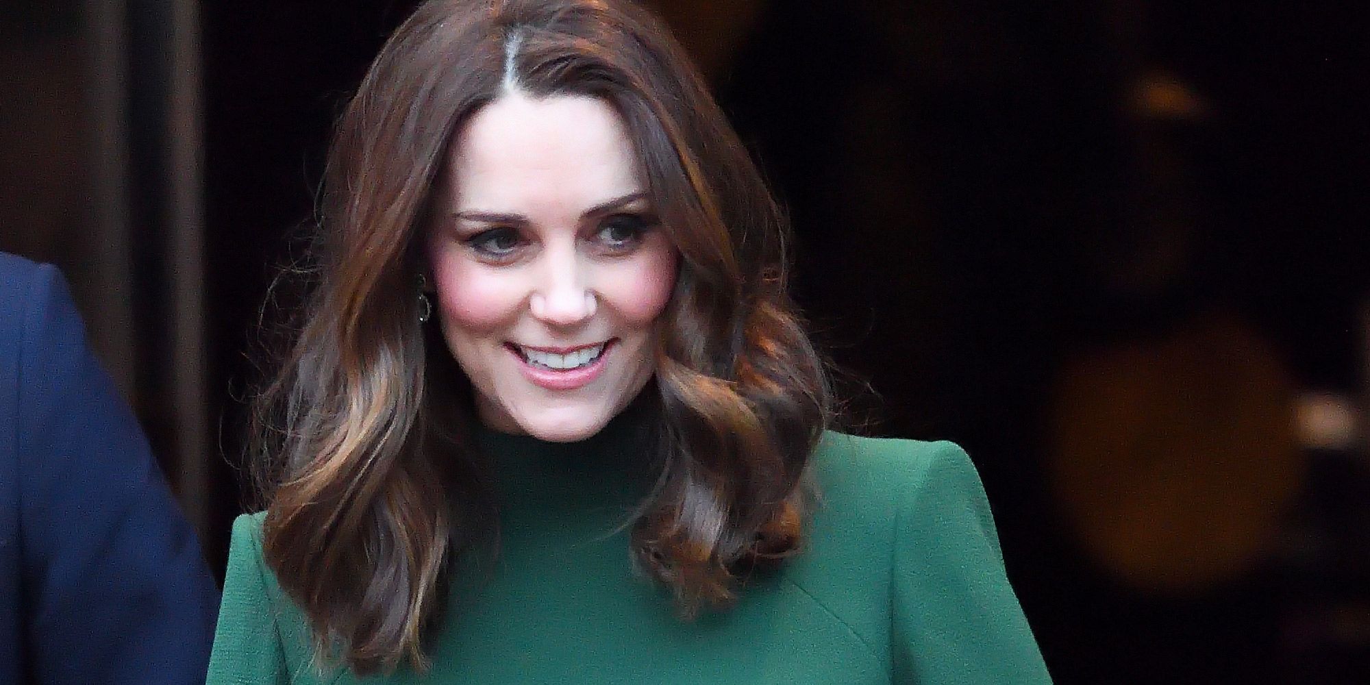 Watch Kate Middleton’s Hairstylist Uses This Serum to Fake Gritty Hair for MessyUpdos video Watch Kate Middleton’s Hairstylist Uses This Serum to Fake Gritty Hair for MessyUpdos video