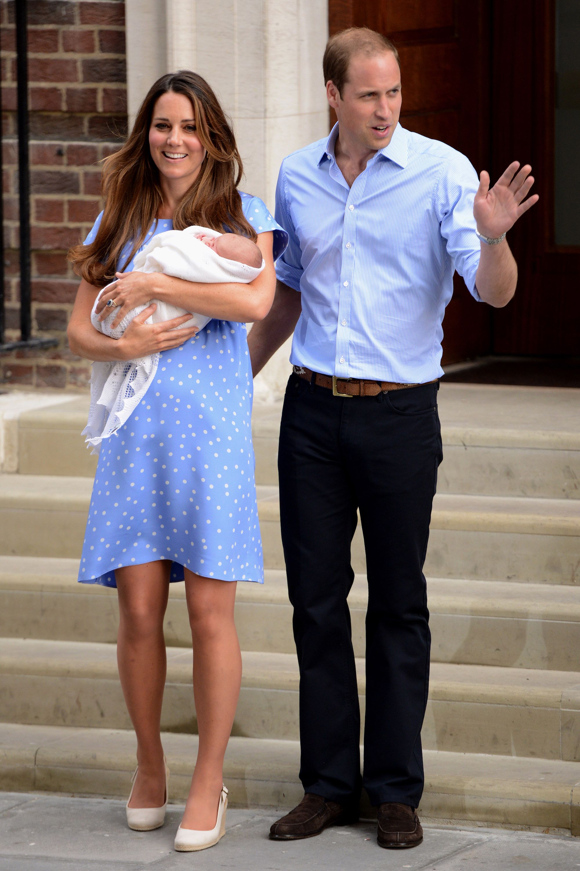 kate middleton blue polka dot maternity dress