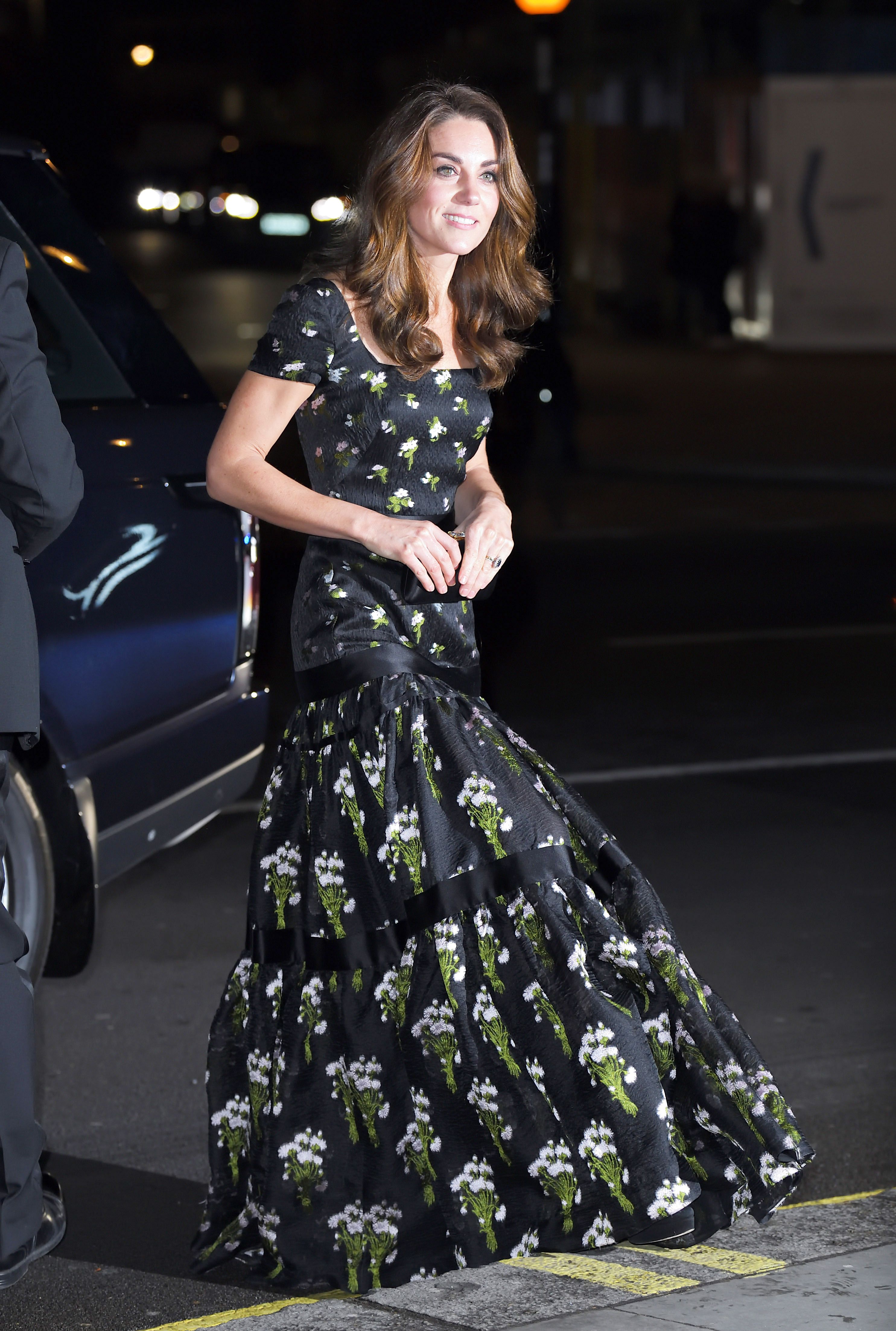 Kate Middleton transforma un vestido de Alexander McQueen - Kate Middleton  con vestido negro de fiesta