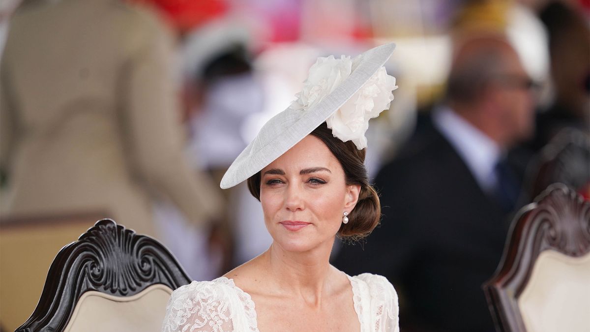 Kate Middleton viste de blanco con este vestido de encaje