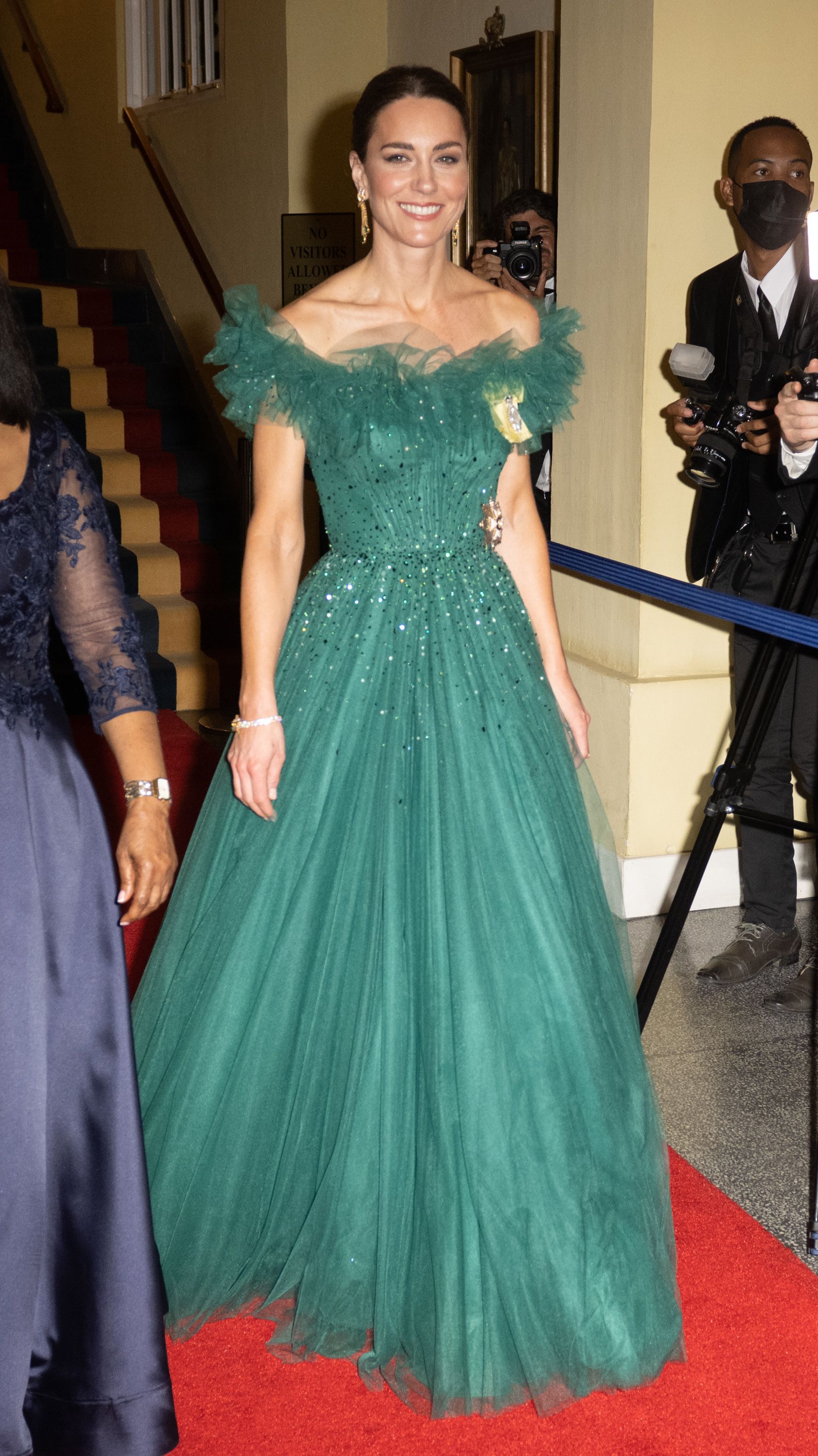 Kate Middleton deslumbra de verde con joyas de Isabel II
