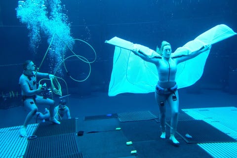 kate winslet underwater on the set of avatar 2