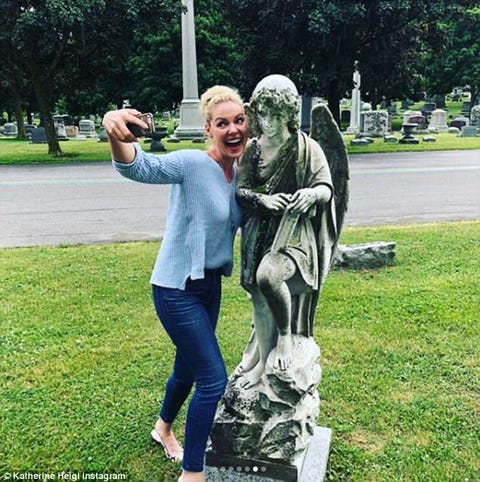 Katherine Heigl Apologized For Posting Selfies In A Cemetery On