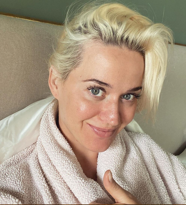 Katy Perry Shares Makeup Free Selfie Showing Off Pregnancy Glow