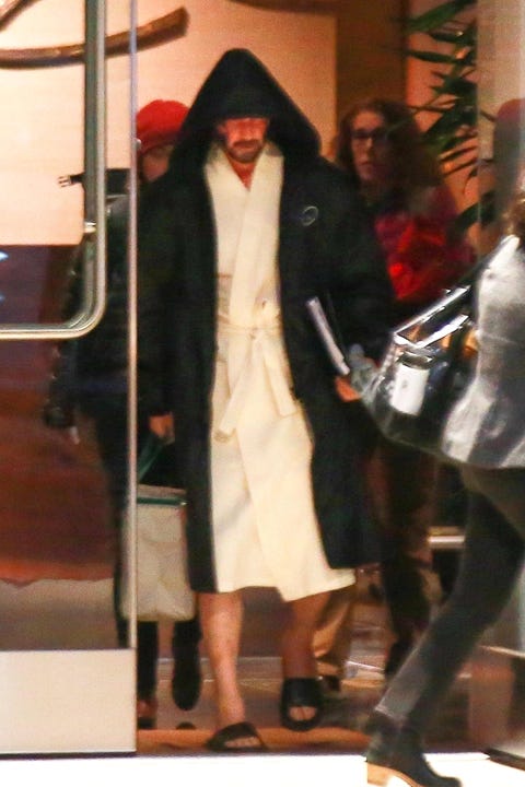 Matrix 4 Filming Photo Shows Keanu Reeves Return As Neo