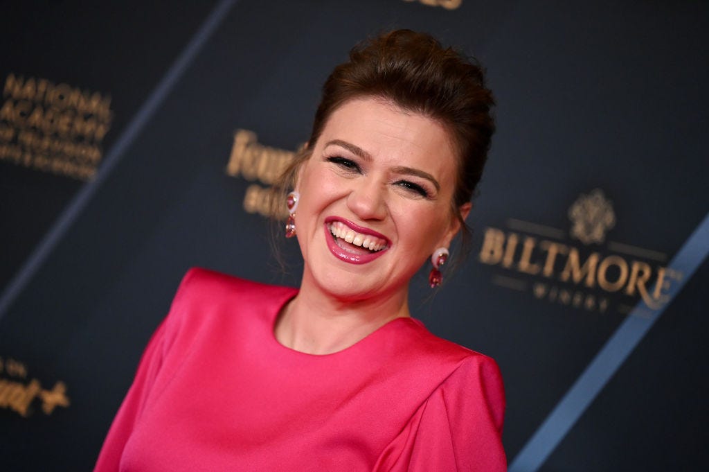 Kelly Clarkson Stole the Show at the Daytime Emmy Awards in a Stunning Pink Dress