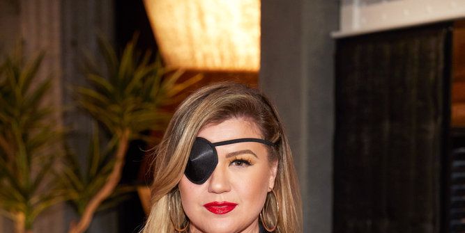 Why Is Kelly Clarkson Wearing an Eye Patch? - What