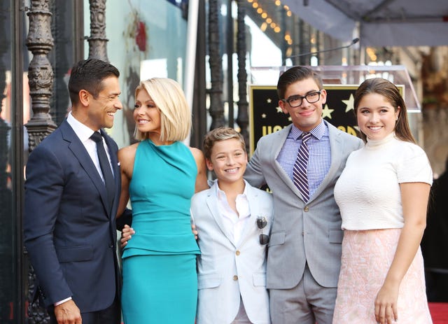 kelly ripa hedret med stjerne på hollywood walk of fame