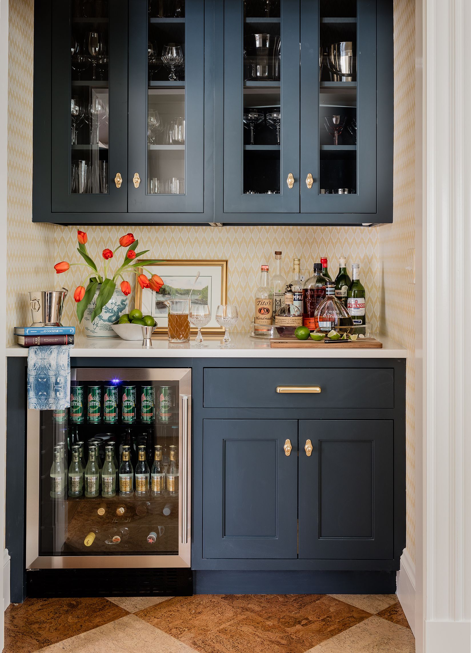 how-to-decorate-a-small-bar-area-leadersrooms