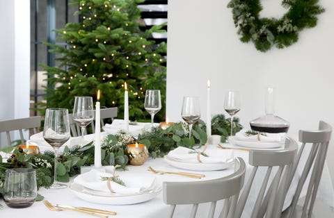 11 Styling Secrets To Decorating The Perfect Christmas Table 11 Styling Secrets To Decorating The Perfect Christmas Table
