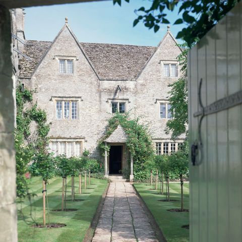 view of the front of kelmscott manor, oxfordshire kelmscott manor was the home of william morris, the leading figure of the arts and crafts movement, between 1871 and 1896 artist unknown photo by historica graphica collectionheritage imagesgetty images