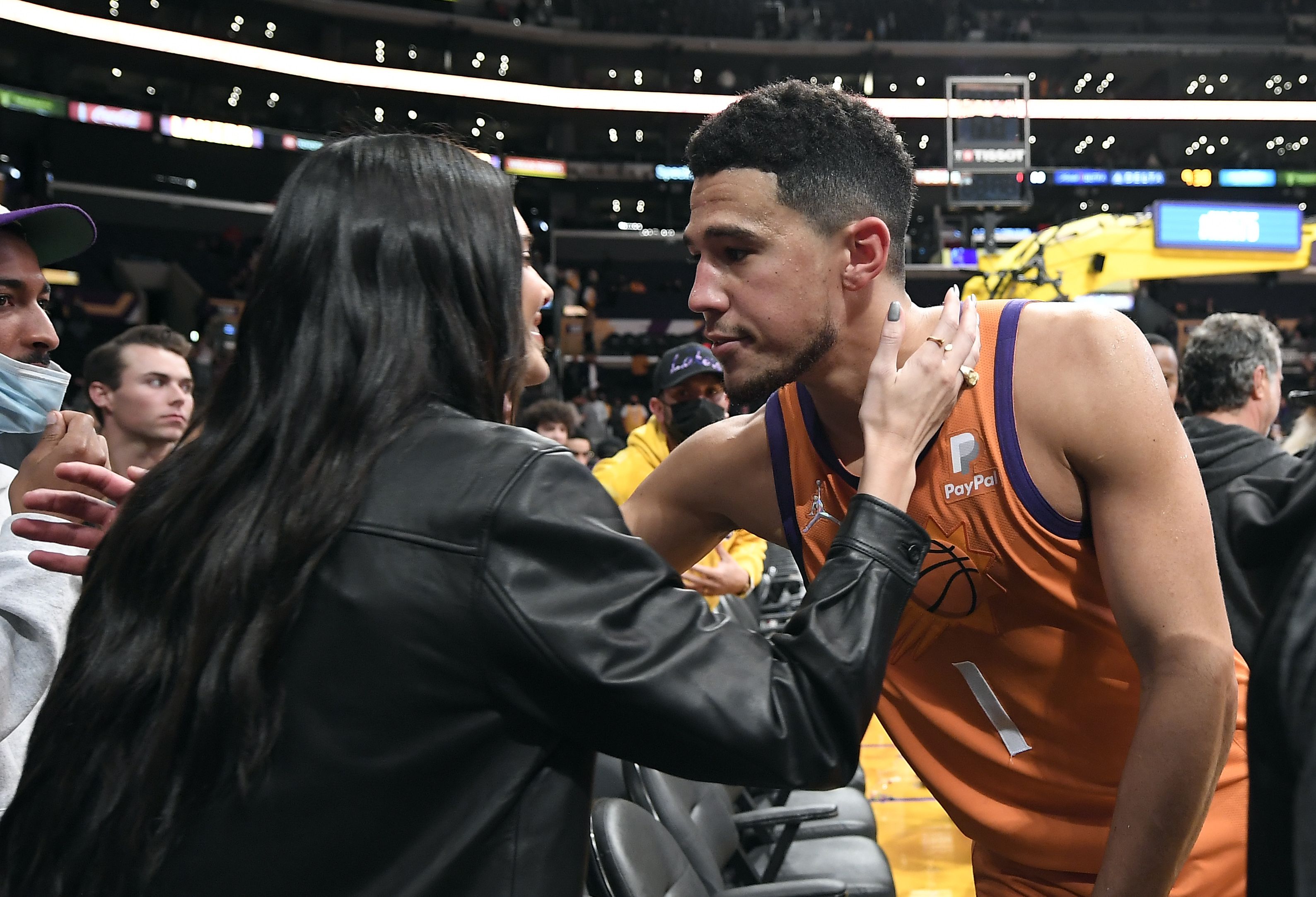 Kendall Jenner Kisses Her Boyfriend Devin Booker In Public