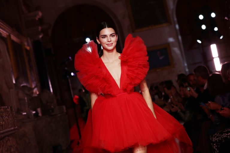 Kendall Jenner takes to the catwalk in Rome wearing that Giambattista ...