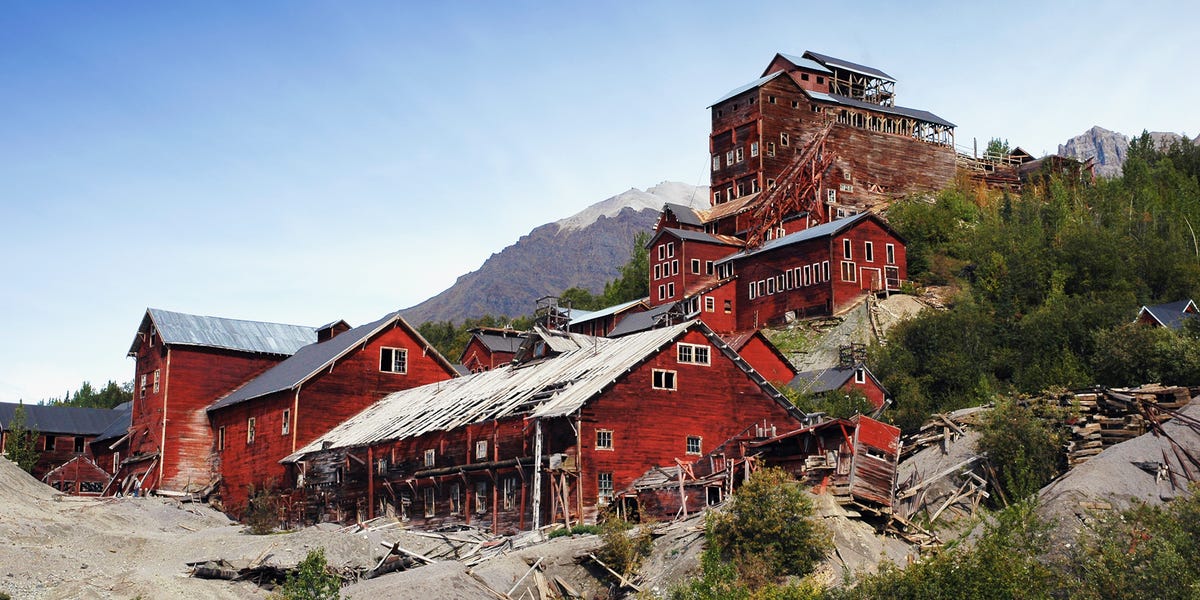 18 Coolest Ghost Towns Around the Country - Best Ghost Towns to Visit