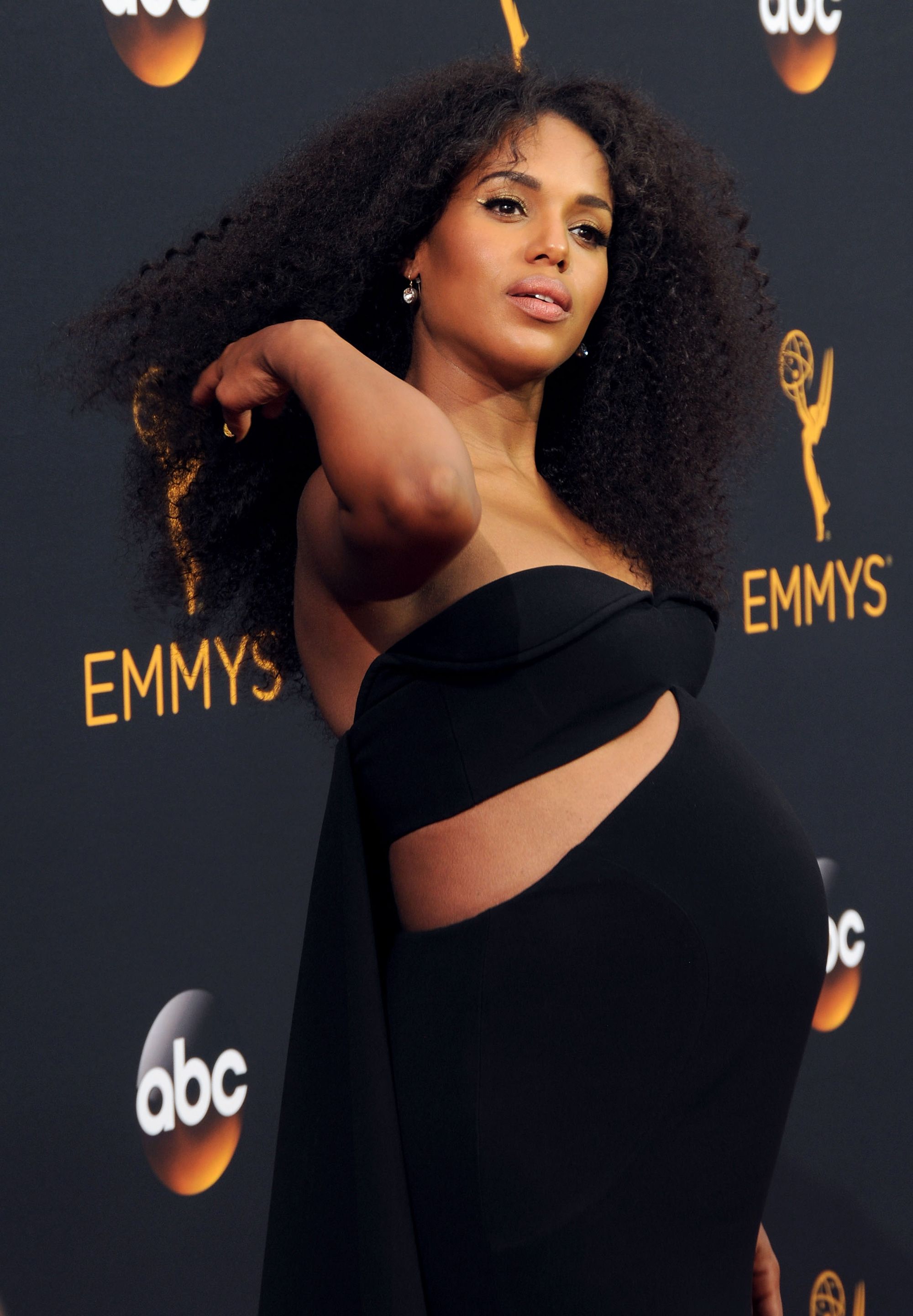 Kerry Washingtons Glorious Natural Hair On The Emmys Red Carpet